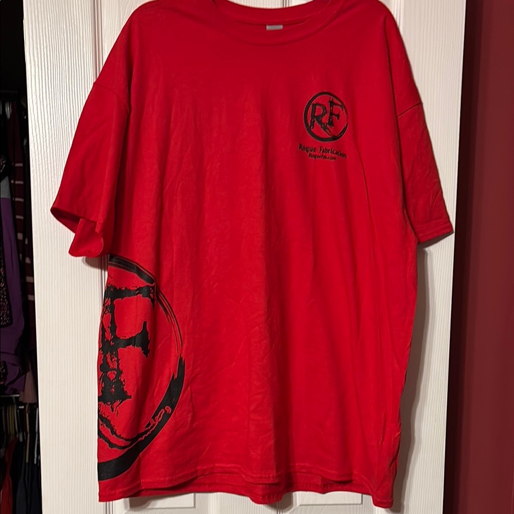 New rogue fab red and black  Graphic T-Shirt size 2XL